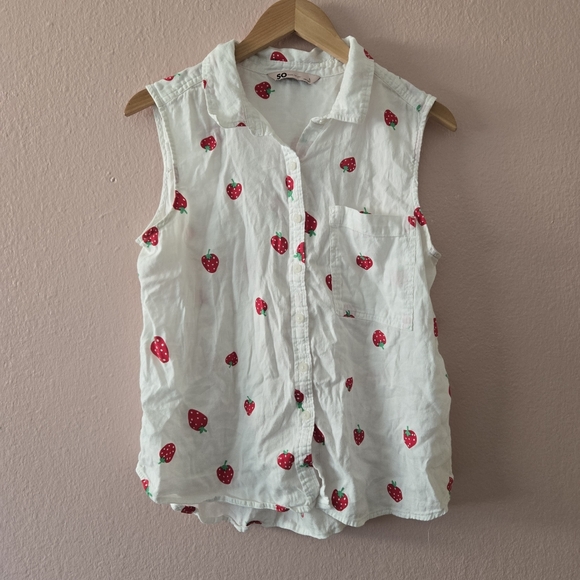 So white and red strawberry blouse size L - Picture 1 of 4
